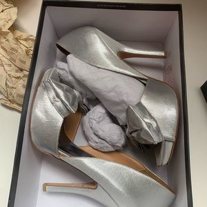 Badgley Mishka Maple silver pumps